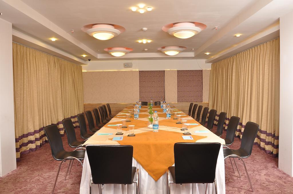 Hotel Niharika Колката Екстер'єр фото