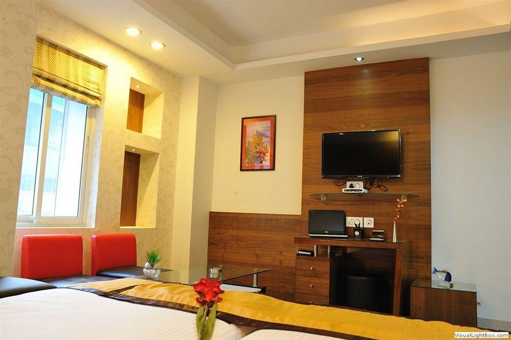 Hotel Niharika Колката Екстер'єр фото