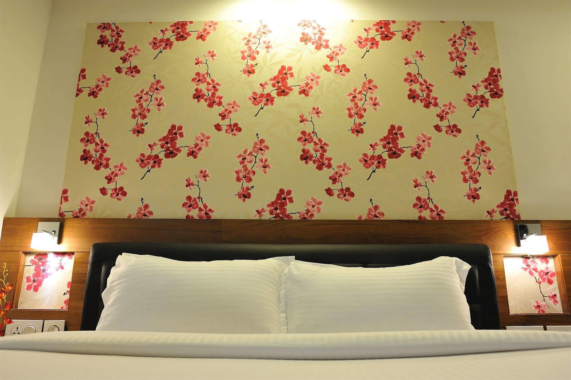 Hotel Niharika Колката Екстер'єр фото