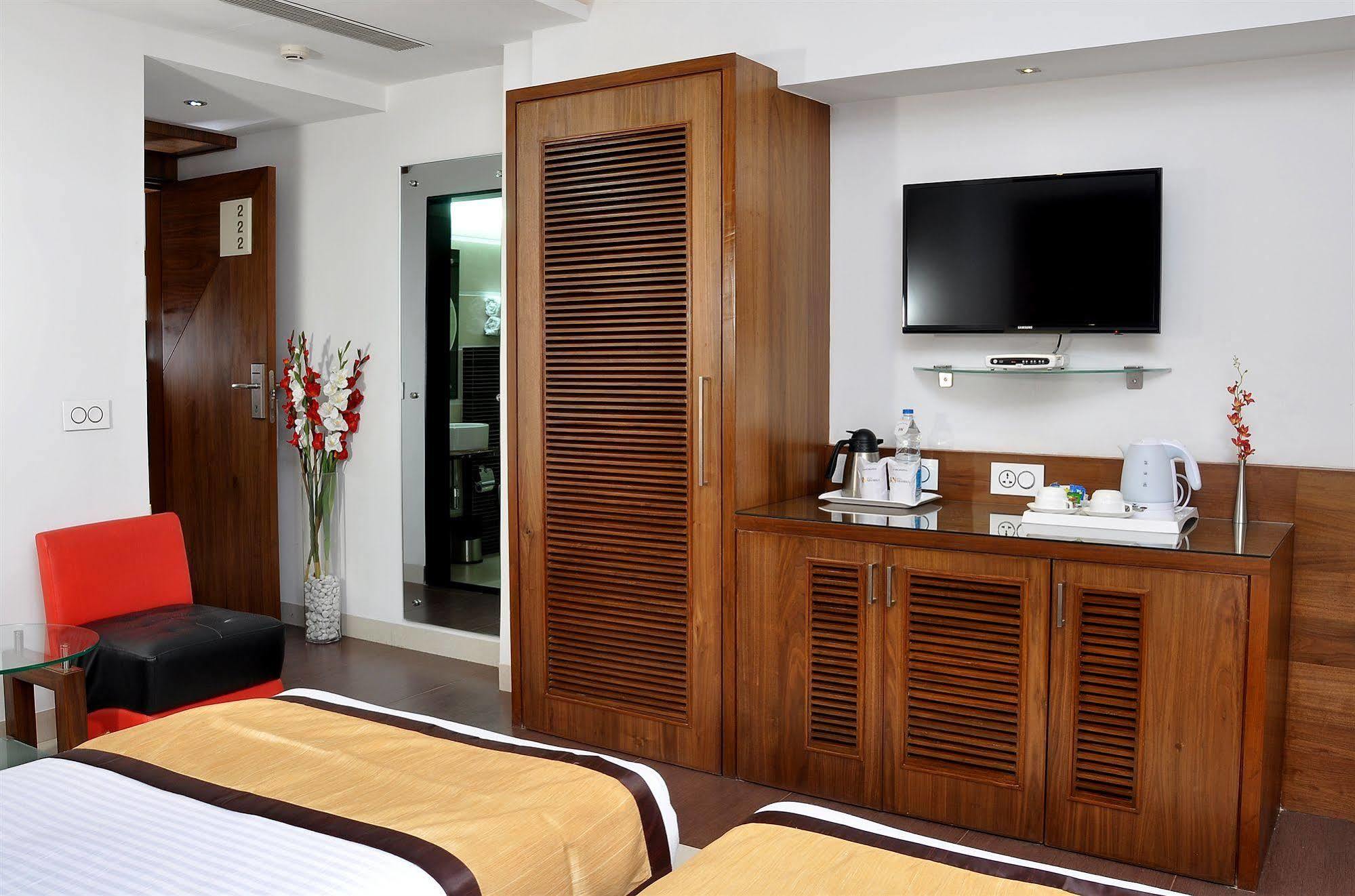 Hotel Niharika Колката Екстер'єр фото