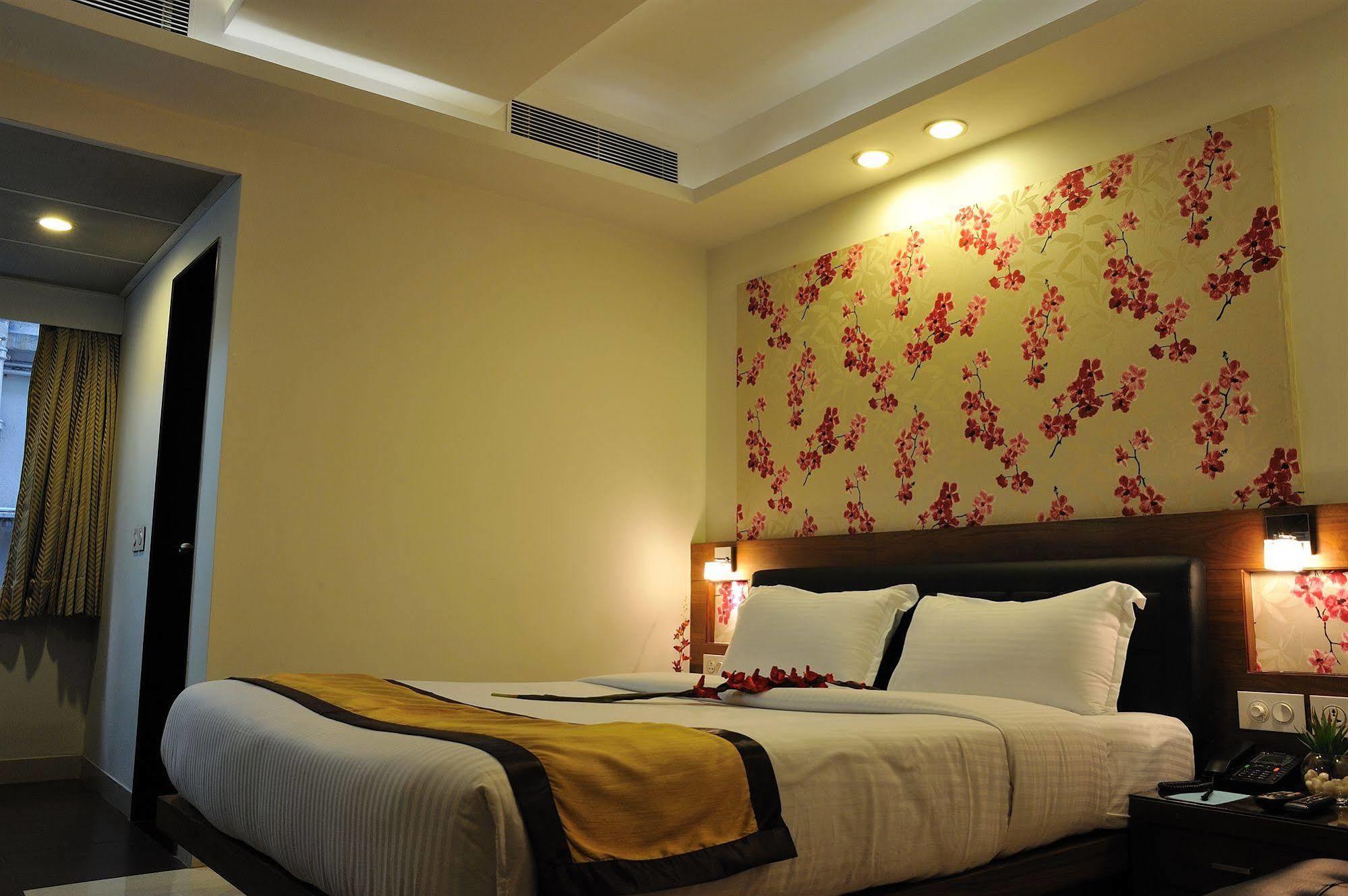 Hotel Niharika Колката Екстер'єр фото