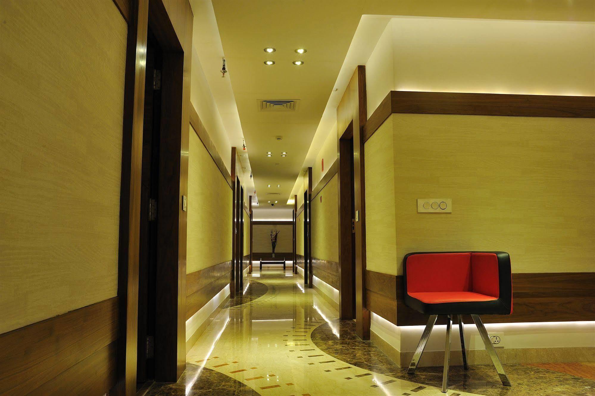 Hotel Niharika Колката Екстер'єр фото
