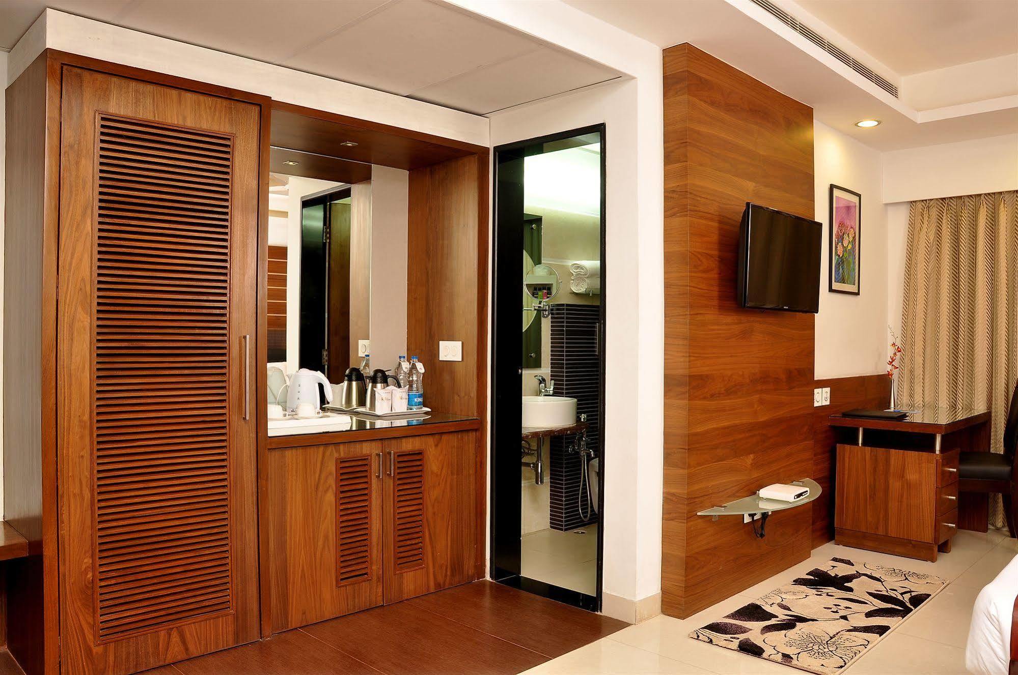 Hotel Niharika Колката Екстер'єр фото