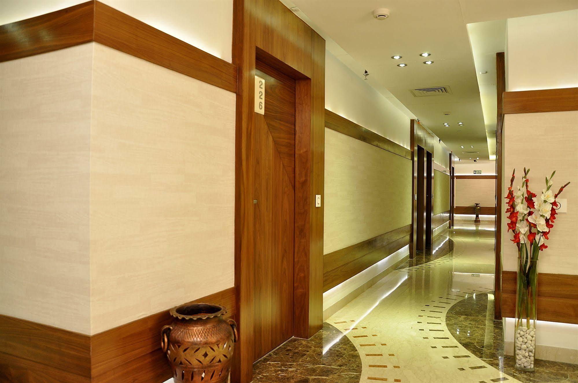 Hotel Niharika Колката Екстер'єр фото