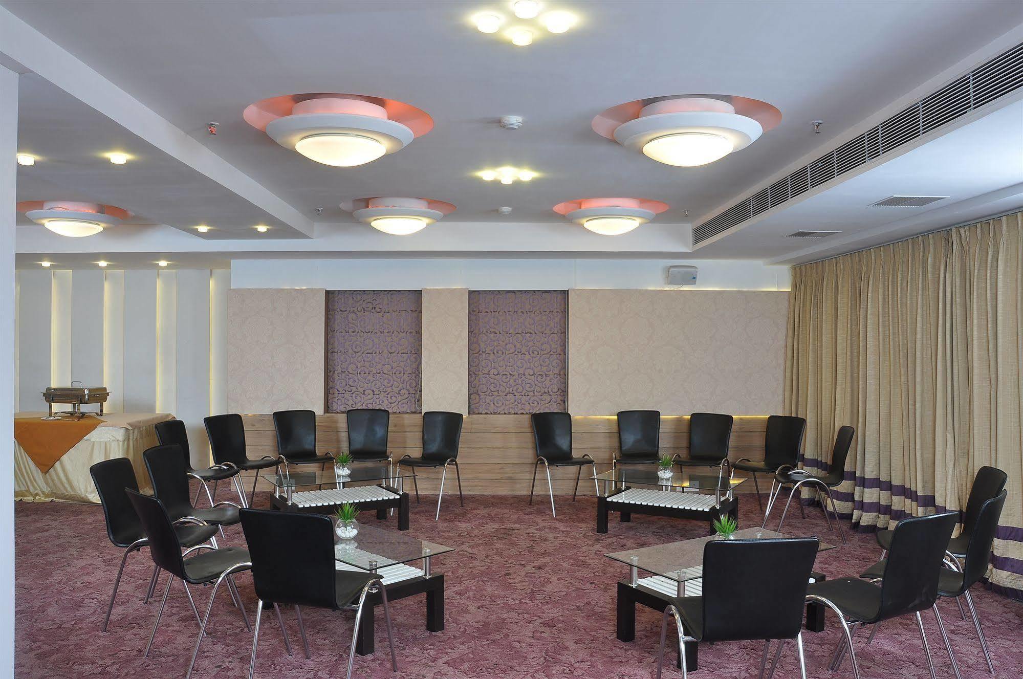 Hotel Niharika Колката Екстер'єр фото