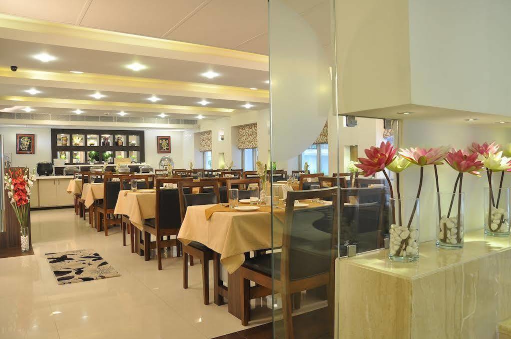 Hotel Niharika Колката Екстер'єр фото